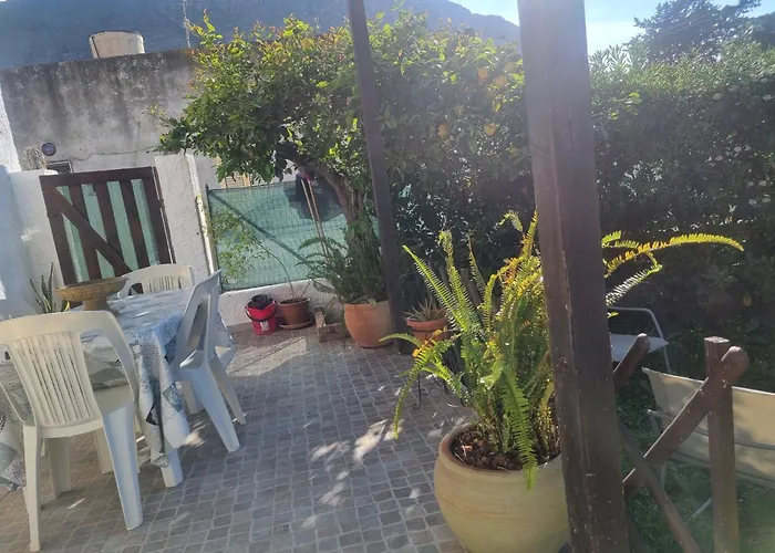 Casa Turiddu Makari Feriehus *